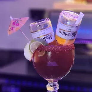 miche con 2 modelitos