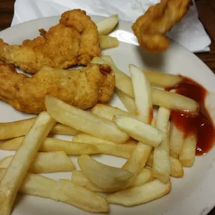 Chucken tenders with fries. Kids meal. My niece wouldn't stop eating so I could take a picture.
