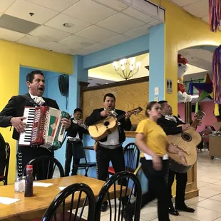 Mariachi en las mañanas