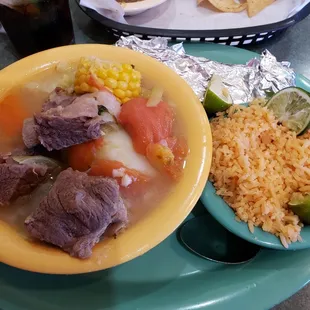 Calories de Res with rice &amp; line and deliciously hot corn tortillas.  Very, very nice. Beautiful and Delicious.