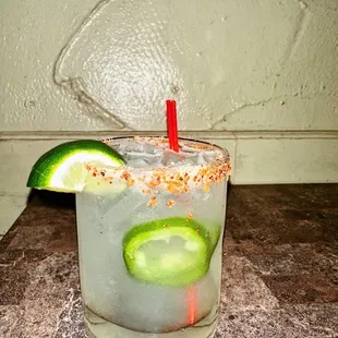 a margarita with a lime slice