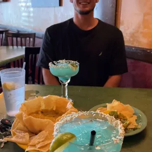 Luke, margarita, Side Queso, gauacemole.