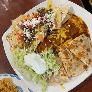 Combo 1 quesadilla, nachos, 1 enchilada
