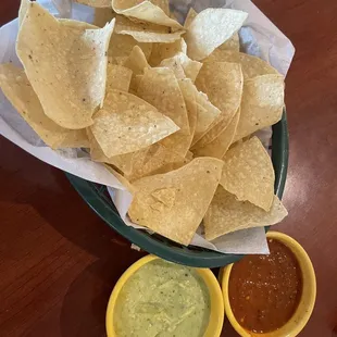 Green and red salsa 9/10