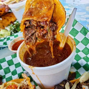 Tacos de Birria y consomé caliente.