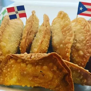 Empanadas: Carne o Pollo / Beef or Chicken
