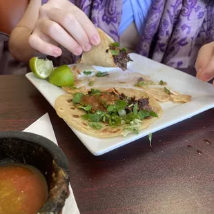 Uno de los mejores en hacer Tacos auténticos. Agua fresca muy rica y no es caro.