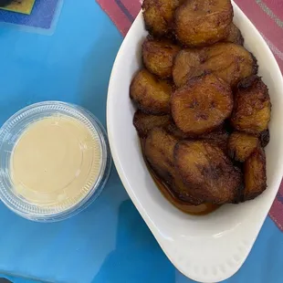 Plátano frito con lechera