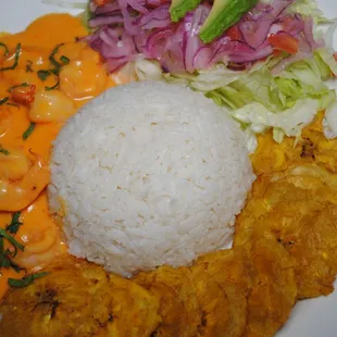 CAMARONES EN SALSA DE COCO.
SHRIMP IN COCONUT SAUCE.