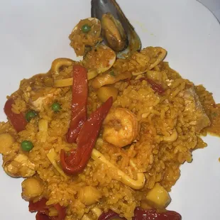 Saffron chicken paella