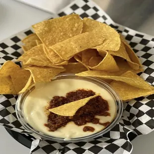 nacho chips and dip
