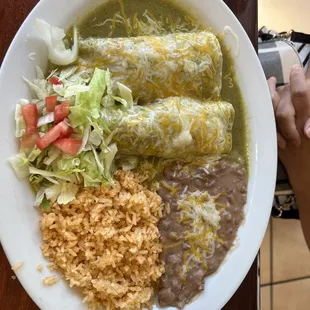 a plate of mexican food