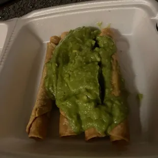 It doesn&apos;t come with lettuce or anything if you ask for it they charge you $2.75 absolutely ridiculous