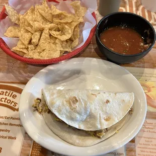 Machacado taco, corn chips and salsa