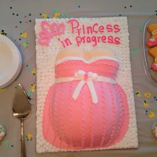 Wonderful baby shower cake. Delicious !