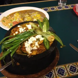Los gordos Mochajente and an order of chili rellenos! Do it!