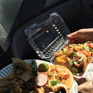 Tacos de suadero y los nachos are sooooo gooooood