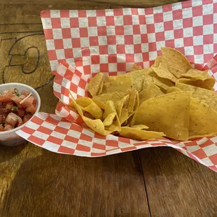 Chips and Pico de gallo