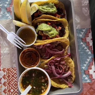 2 tacos de birria 2 tacos de Al pastor