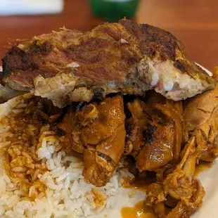 a plate of chicken and rice