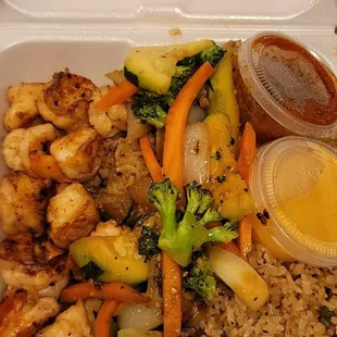Shrimp entree with hibachi and yum yum sauce