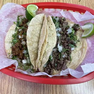 1 taco de chorizo 1 de asada