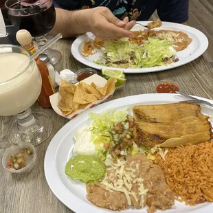Pollo Tamales, horchata, sopes