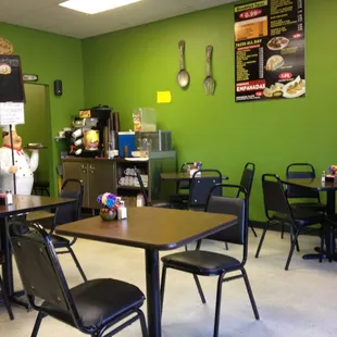 the interior of a fast food restaurant