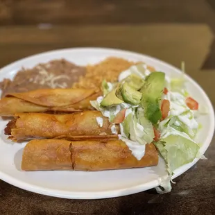 Flautas con pollo y papa plate. (Chicken and potato taquito plate.)