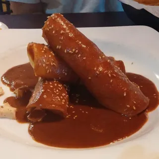 Enchiladas con Mole