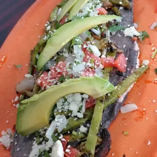 Tlacoyo tradicional de masa azul!