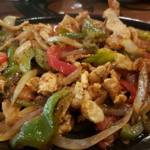 a plate of chicken and peppers