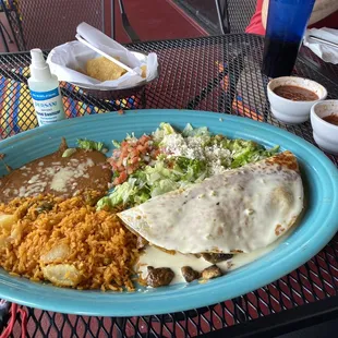 Chicken and mushroom quesadilla dish