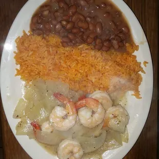 Shrimp with onions