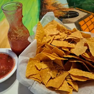 nachos and salsa
