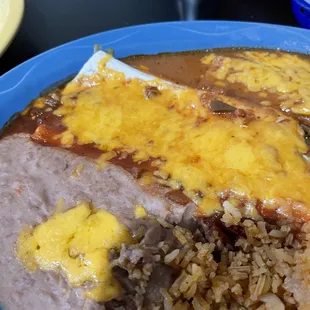 a plate of mexican food
