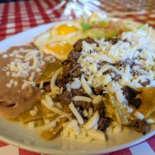 Chilaquiles con carne asada