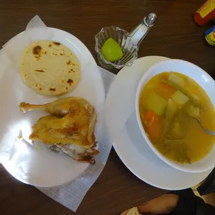 sopa(caldo) de gallina