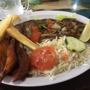 Bistec con encebollados