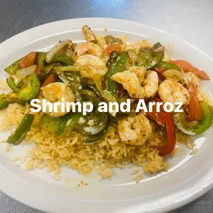 shrimp and arroz on a plate