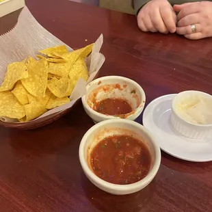 Chips and salsa! Salsa was very good!!!
