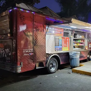 Evening taco truck ambiance
