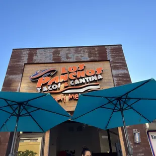 The sky was so blue and I took a nice picture outside of the restaurant for my first time visiting