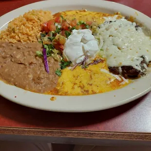 Tampiquena.... this dish was delightful. The steak was tough as cow hide dried in the savanna sun, but the flavor was spot on.