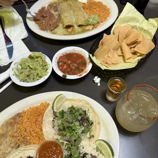 Tacos y enchiladas