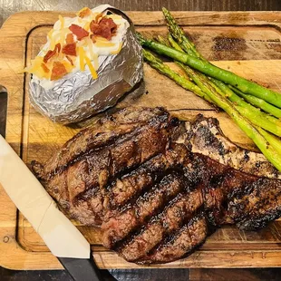 Ribeye with asparagus and baked potato