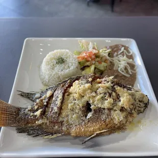 Mojarra al mojo de ajo riquisima