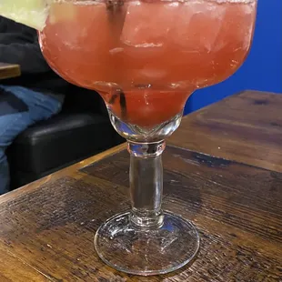 a margarita with a lime wedge