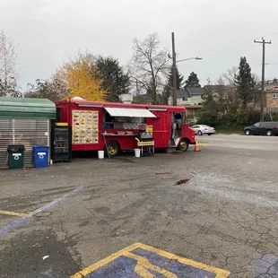 That&apos;s the truck in the parking lot of pho Lucky one Mini Mart