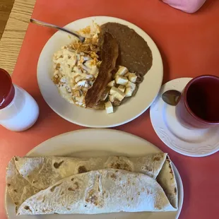 Burrito de Papas &amp; Chilaquiles
